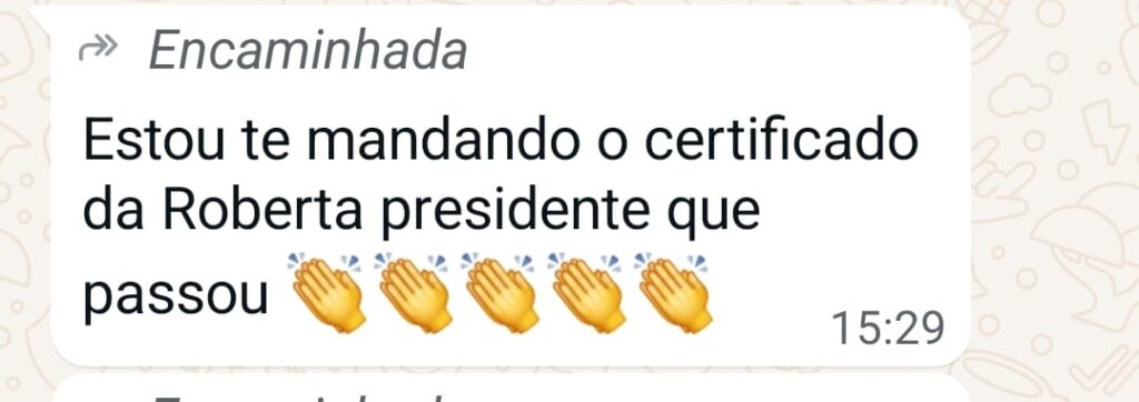 Depoimento sobre aprovação em certificação após capacitação da Águia Educação